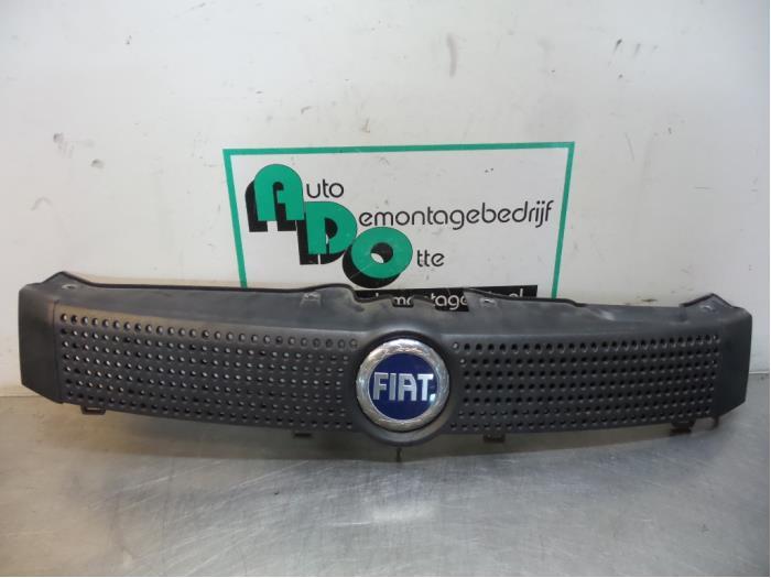 Calandre d'un Fiat Panda (Panda 03-), -, 3 mois de garantie, Utilisé, Fiat