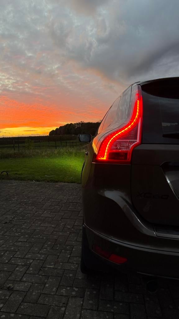 Volvo XC60 2.0 5 cylindres 136 CV D3 Summum full, Autos, Euro 5, Achat, 139 g/km, Entretenue par le concessionnaire