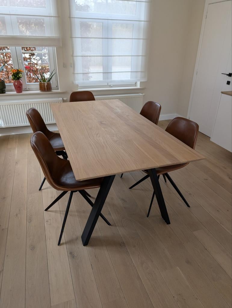 Design tafel eik met zwarte metalen poten in originele doos, Huis en Inrichting, Ophalen