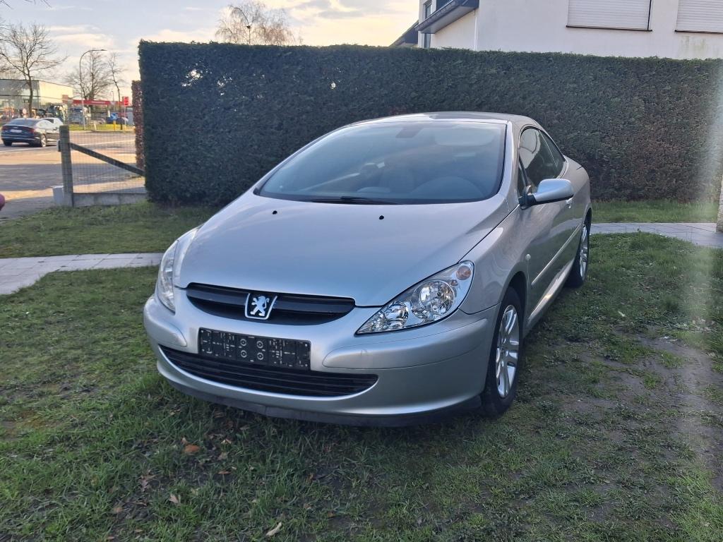 Peugeot 307 cabriolet 2.0 16v automaat, Auto's, Peugeot, 4 cilinders, Cabriolet, Bedrijf, Zilver of Grijs