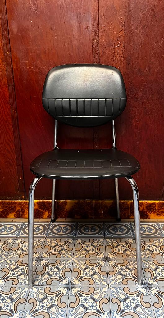 Ensemble de 2 chaises noires - cuir synthétique/chrome, Deux, Enlèvement, Utilisé, Autres matériaux