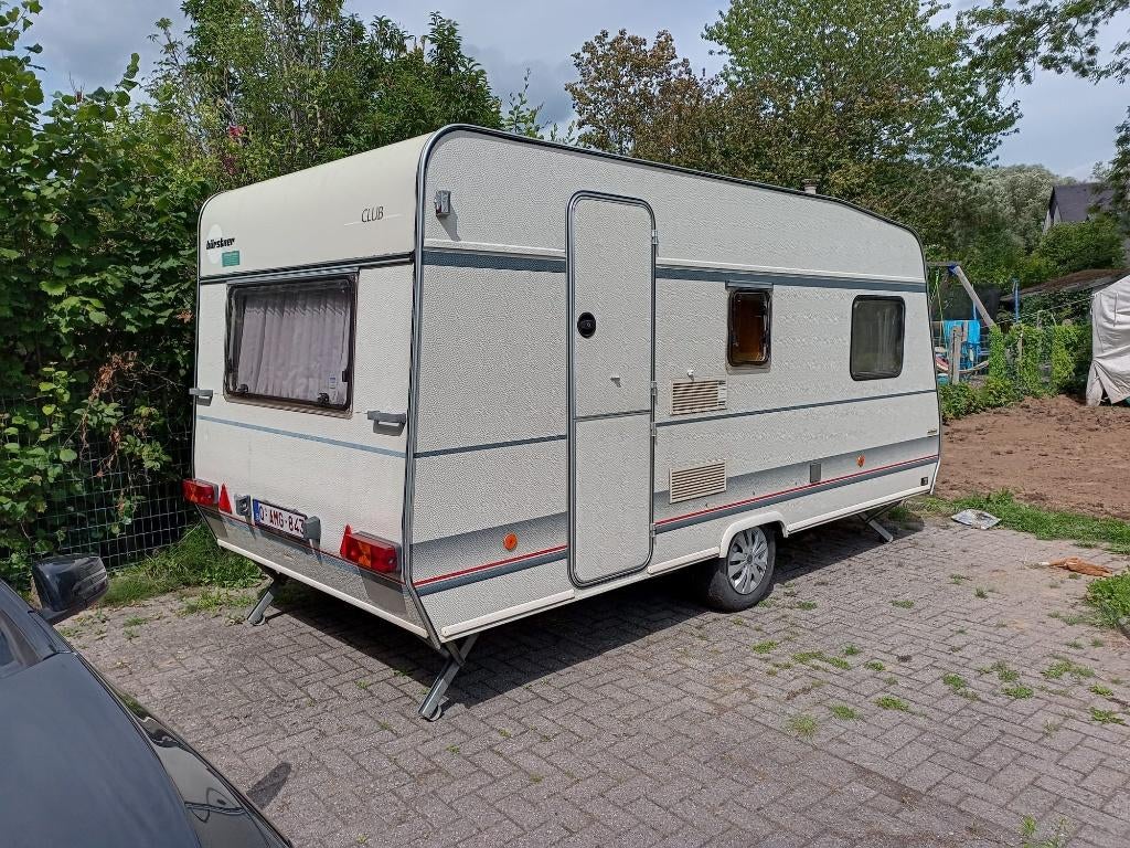 Caravan Burstner, Jusqu'à 4, Coin salon convertible, 750 - 1000 kg, Particulier