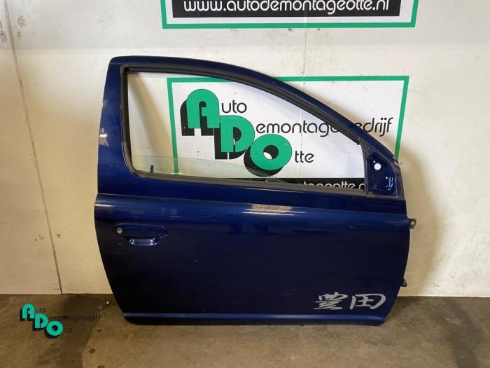 Portière 2portes droite d'un Toyota Yaris (Yaris 1 00-) (8K, Autos : Pièces & Accessoires, -, 3 mois de garantie, Toyota, Utilisé