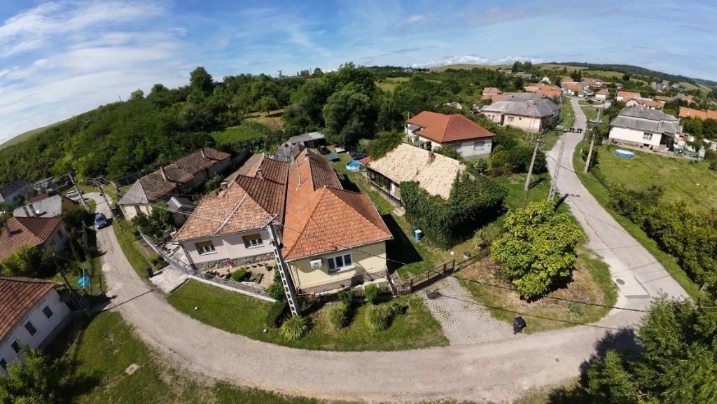 Hongarije Bukkgebergte 2 huizen HUURKOOP ZONDER AANBETALING, Immo, Buitenland, Dorp, Antwerpen, 4 kamers, Overig Europa