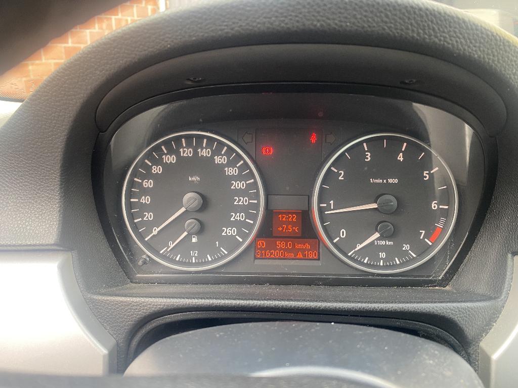 BMW 318i 2006, Auto's, BMW, Zwart, 4 cilinders, Zwart, 5 deurs