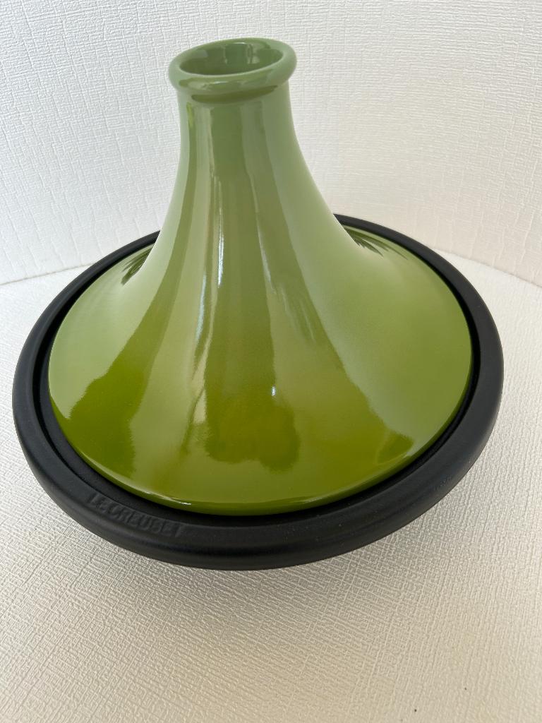 Tajine Le Creuset 27cm - une belle couleur verte. Nouveau, Enlèvement, Neuf, Fonte, Casserole ou Cocotte-minute