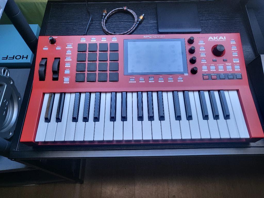 Akai Mpc Key 37, Muziek en Instrumenten, Synthesizers, Overige aantallen, Zo goed als nieuw, Met midi-aansluiting, Ophalen