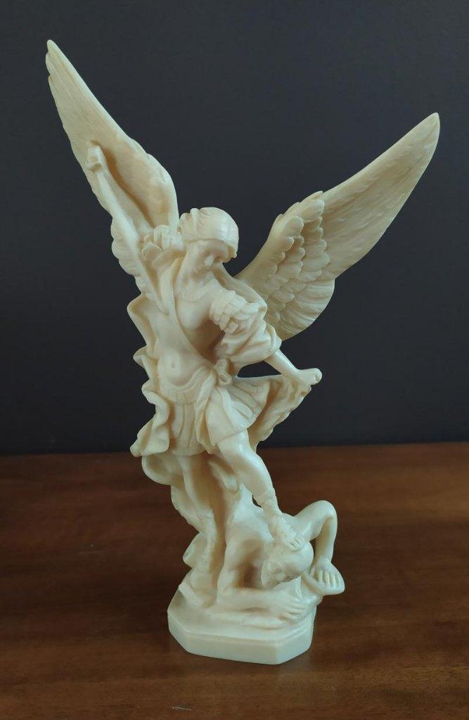 beeldje van engel Michaël ( aartsengel ), Antiek en Kunst, Ophalen of Verzenden