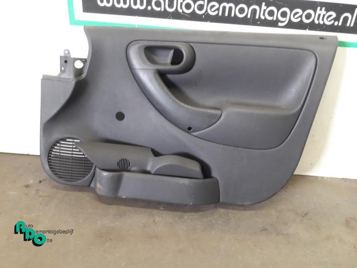 Revêtement portière 2portes droite d'un Opel Combo (Combo, -, Opel, 3 mois de garantie, Utilisé