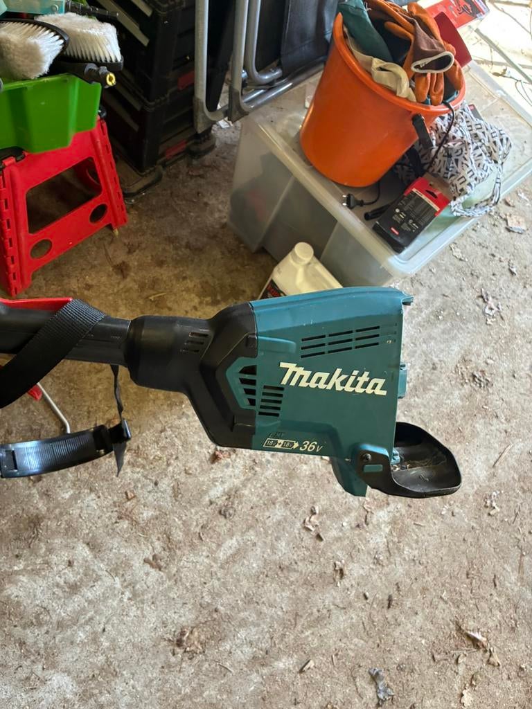 Combi moter makita met bosmaaier, Tuin en Terras, Bosmaaiers, Ophalen, Gebruikt, Accu
