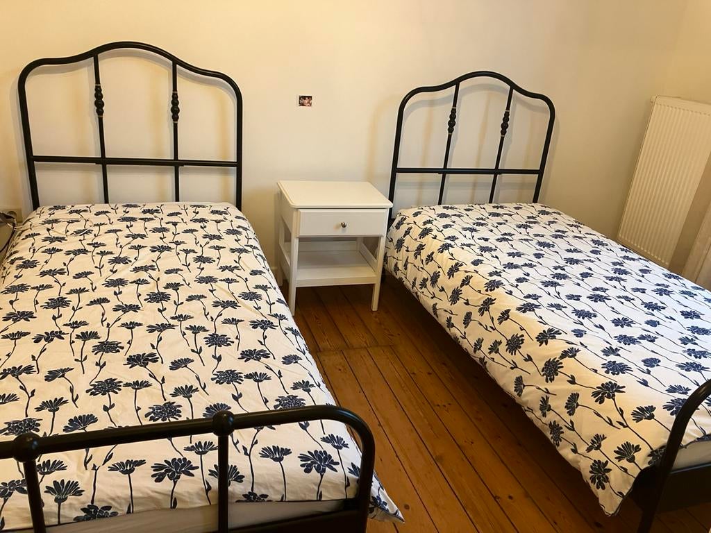 2 lits pour une personne avec matelas, Maison & Meubles, Enlèvement, Comme neuf, Une personne