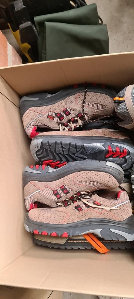 2 palletjes nieuwe werkschoenen, Zakelijke goederen, Stock en Retail | Partijen goederen, Ophalen