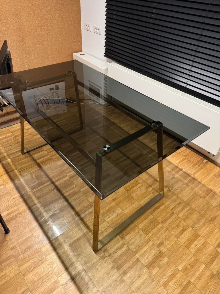 Glazen tafel met ijzeren onderstel, Huis en Inrichting, Ophalen, Zo goed als nieuw