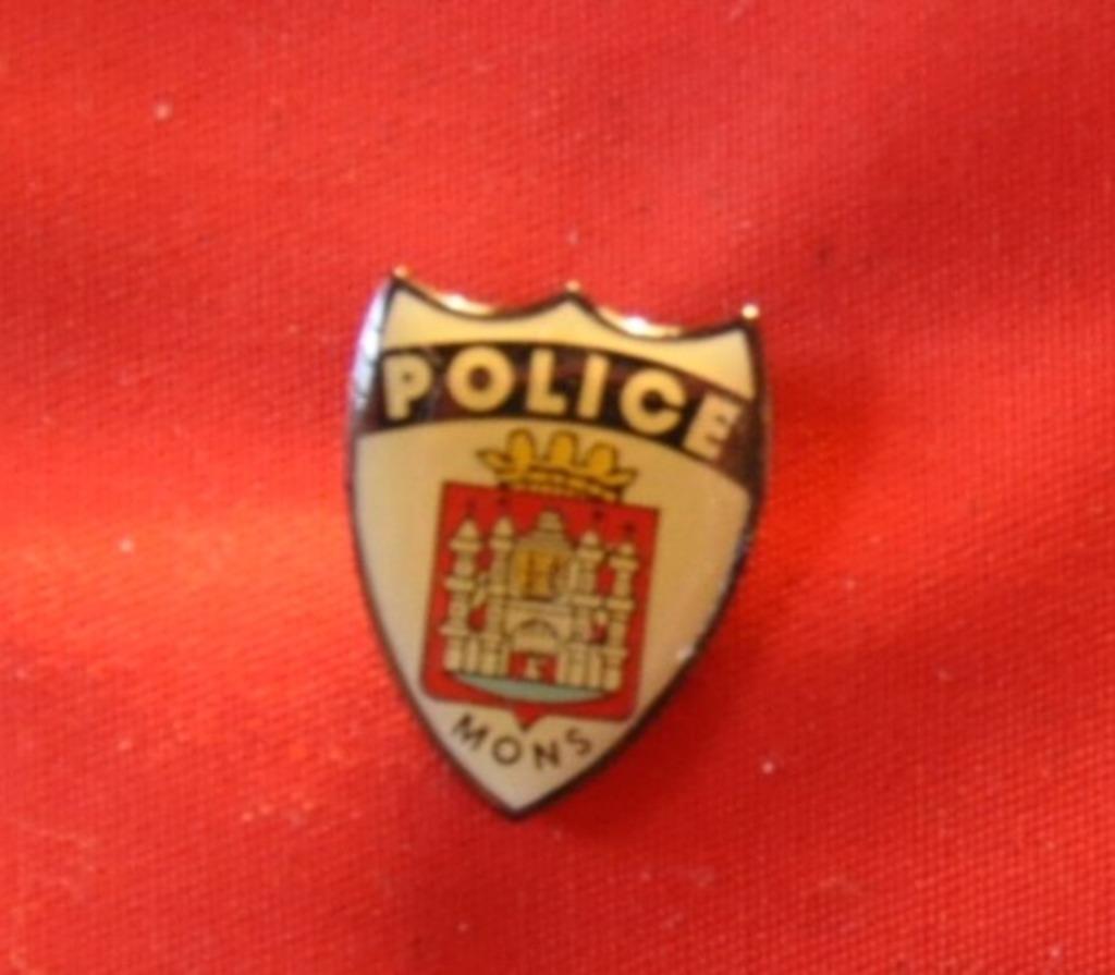 pin's police de mons, Collections, Broches, Pins & Badges, Enlèvement ou Envoi, Comme neuf, Autres sujets/thèmes, Insigne ou Pin's