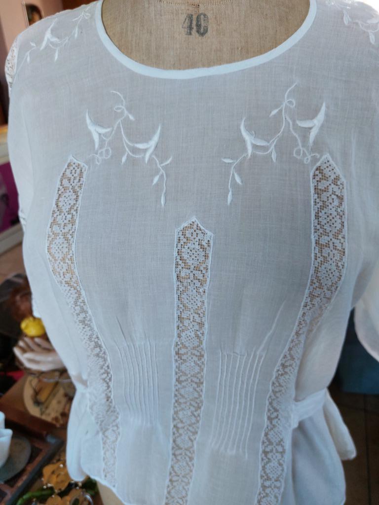 Bloes jaren '30 Art Deco in fijn katoen geborduurde details, Antiek en Kunst, Ophalen of Verzenden, Dames