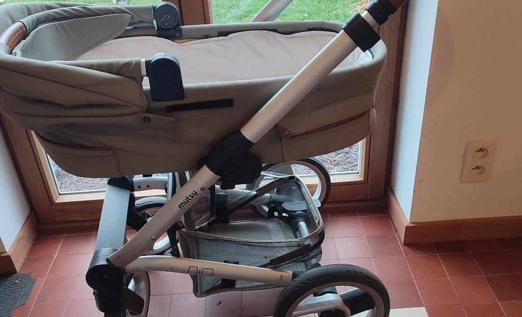 mutsy nio reiswieg (+ adapters maxi cosi), Kinderen en Baby's, Kinderwagens en Combinaties, Gebruikt, Kinderwagen, Mutsy, Met reiswieg