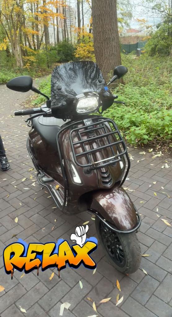 Vespa sprint candy brown, Fietsen en Brommers, Ophalen, Zo goed als nieuw, Overige typen, Vespa