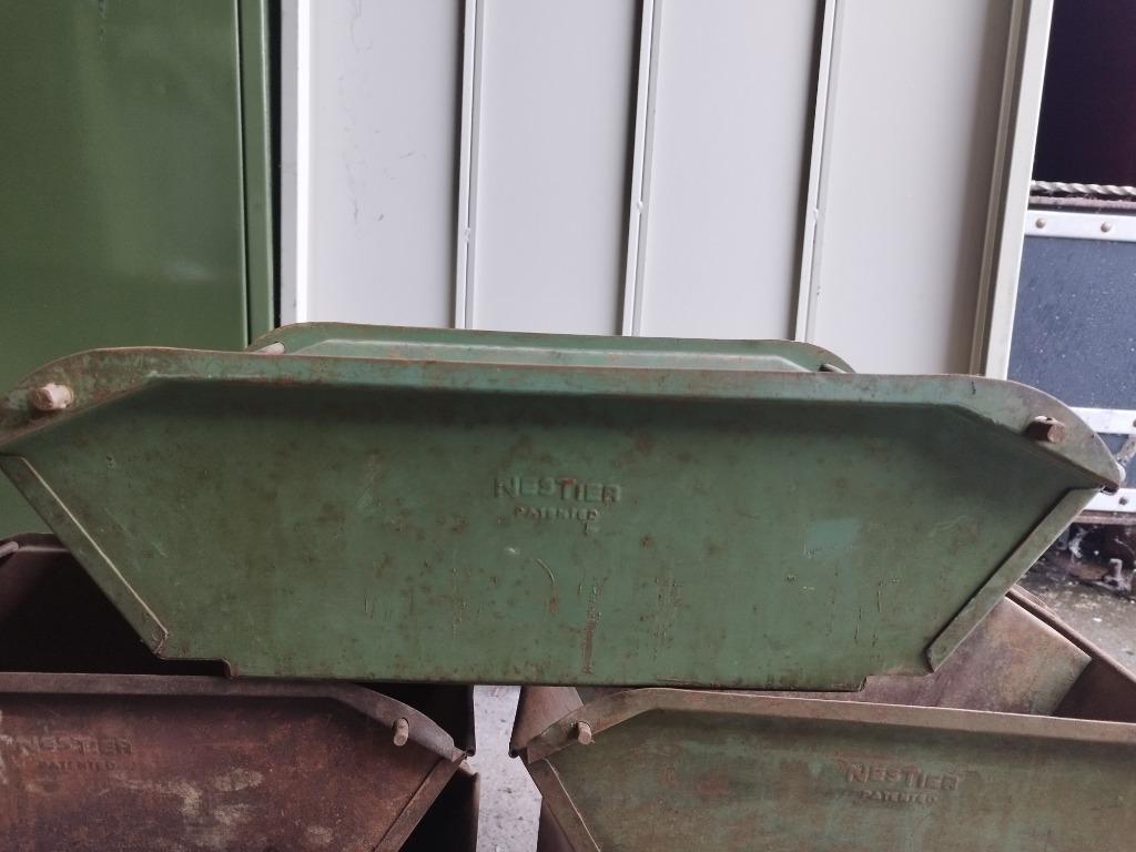 Bacs empilables industriels brevetés Nestier en métal 57x32x, Bricolage & Construction, Moins de 35 cm, Enlèvement, Utilisé, Moins de 50 cm