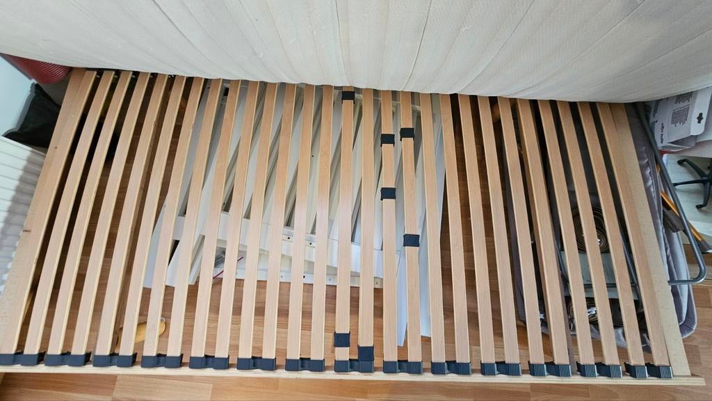 Eenpersoonsbed met lattenbodem, Huis en Inrichting, Slaapkamer | Matrassen en Bedbodems, Ophalen