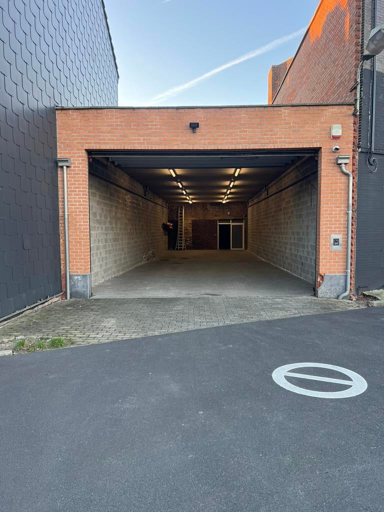 Entrepot / garage a louer, Charleroi