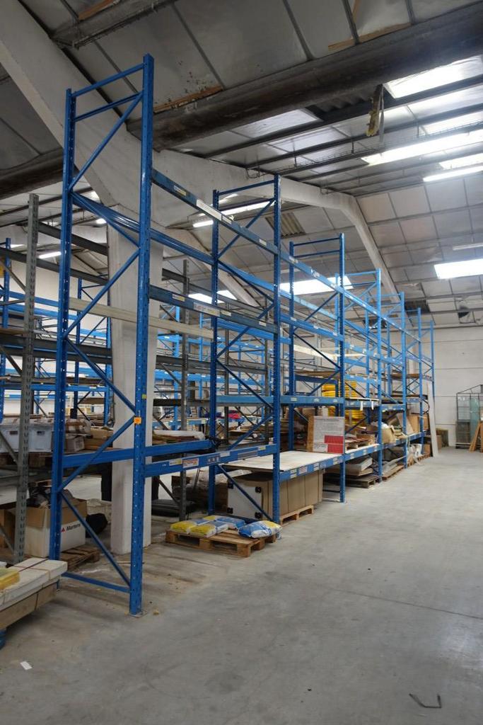 LOT COMPLET DE RAYONNAGES À PALETTES, Enlèvement