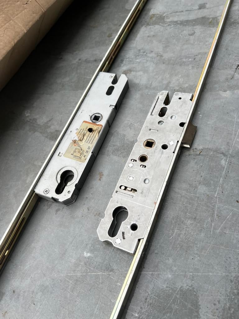 Lot de pièces pour châssis et porte, Bricolage & Construction, Enlèvement, Comme neuf