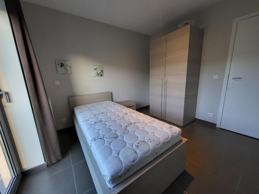 Slaapkamer met enkelbed, Huis en Inrichting, Ophalen, Zo goed als nieuw, Eenpersoons