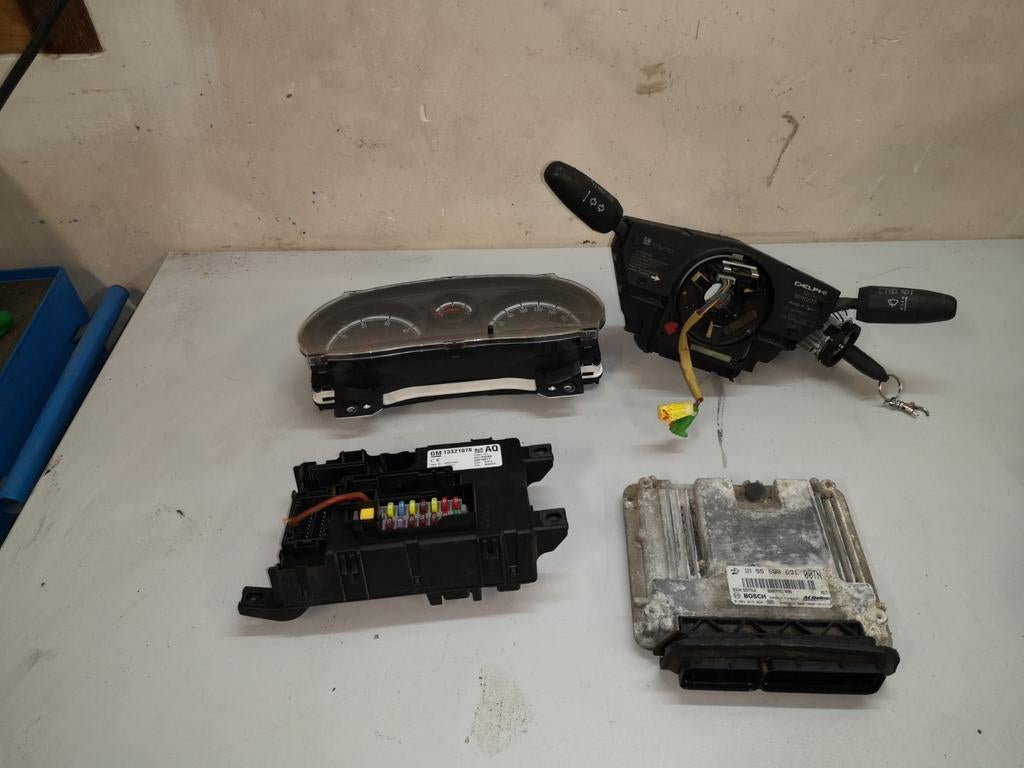 Calculateur kit de démarrage opel corsa D 13 cdti 95 cv, Autos : Pièces & Accessoires, Enlèvement ou Envoi, Opel