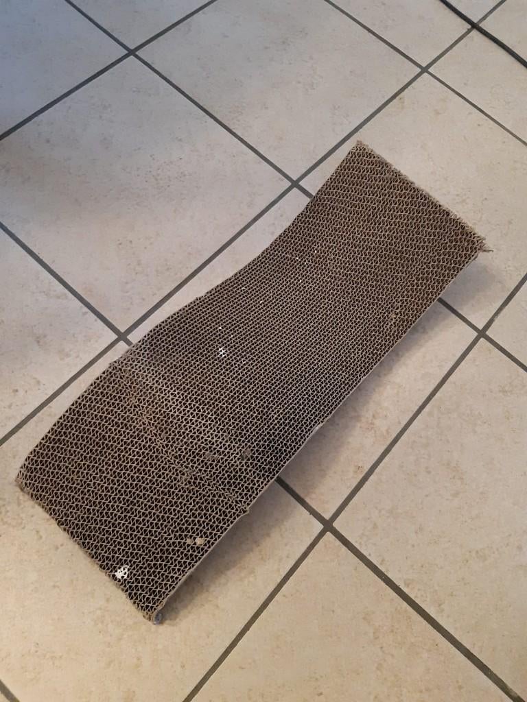 Gratuit : griffoir pour chat - carton alvéolé, Animaux & Accessoires, Enlèvement ou Envoi, Griffoir