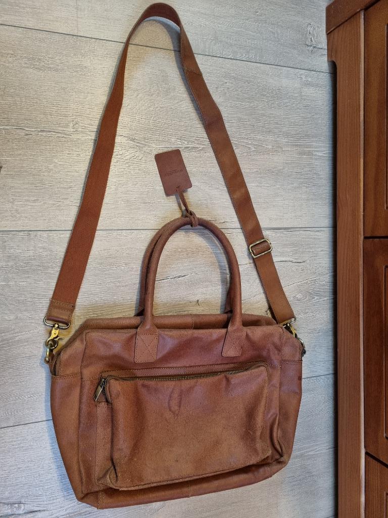Burkely leren laptoptas schoudertas (cognac) 14 inch, Handtassen en Accessoires, Tassen | Schoudertassen, Gebruikt, Bruin, Leer