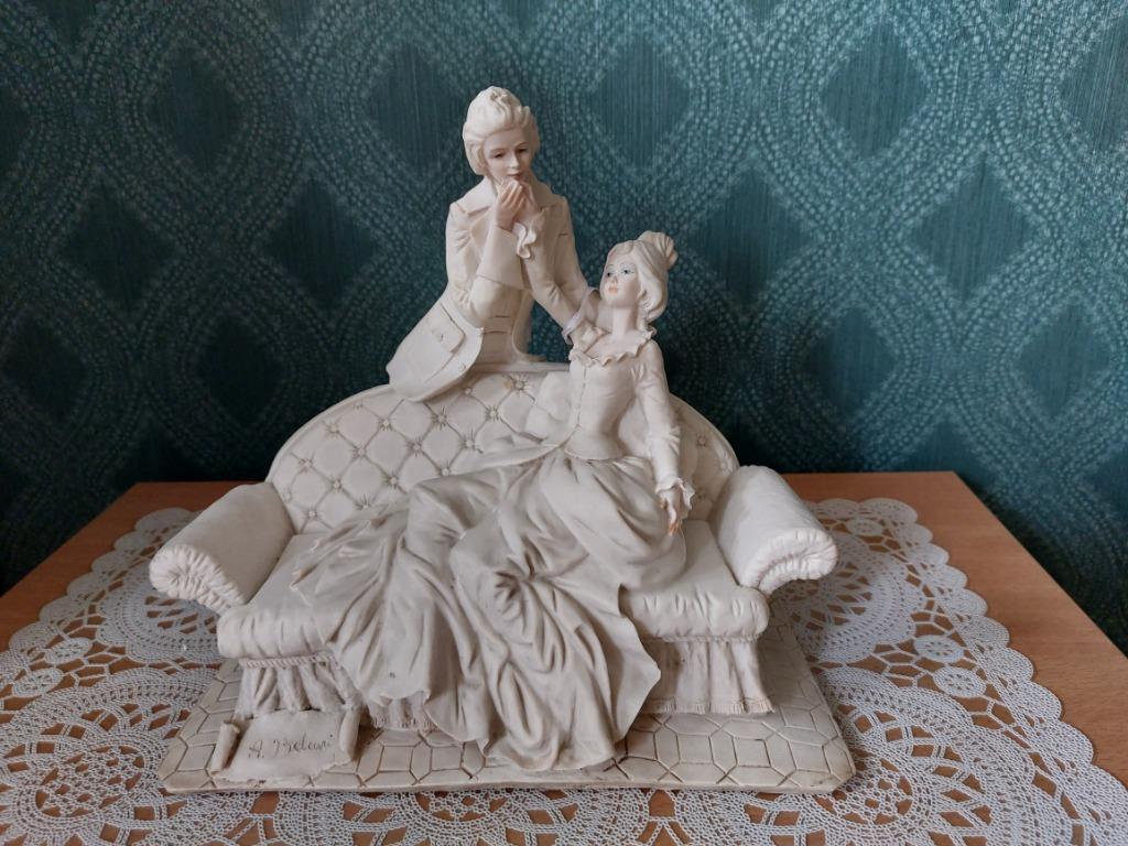 Biscuitfiguur gesigneerd door Auro Belcari, Antiek en Kunst, Antiek | Porselein, Ophalen