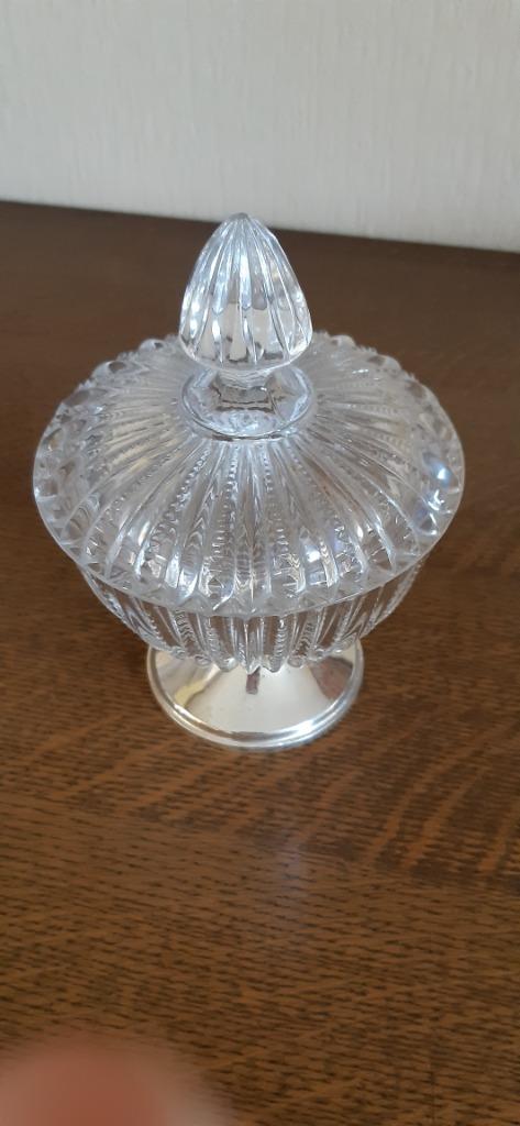 boîte à bonbons en verre, Enlèvement