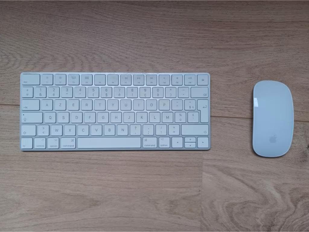 Apple keyboard AZERTY + Apple Magic mouse, Ophalen, Azerty, Zo goed als nieuw, Draadloos