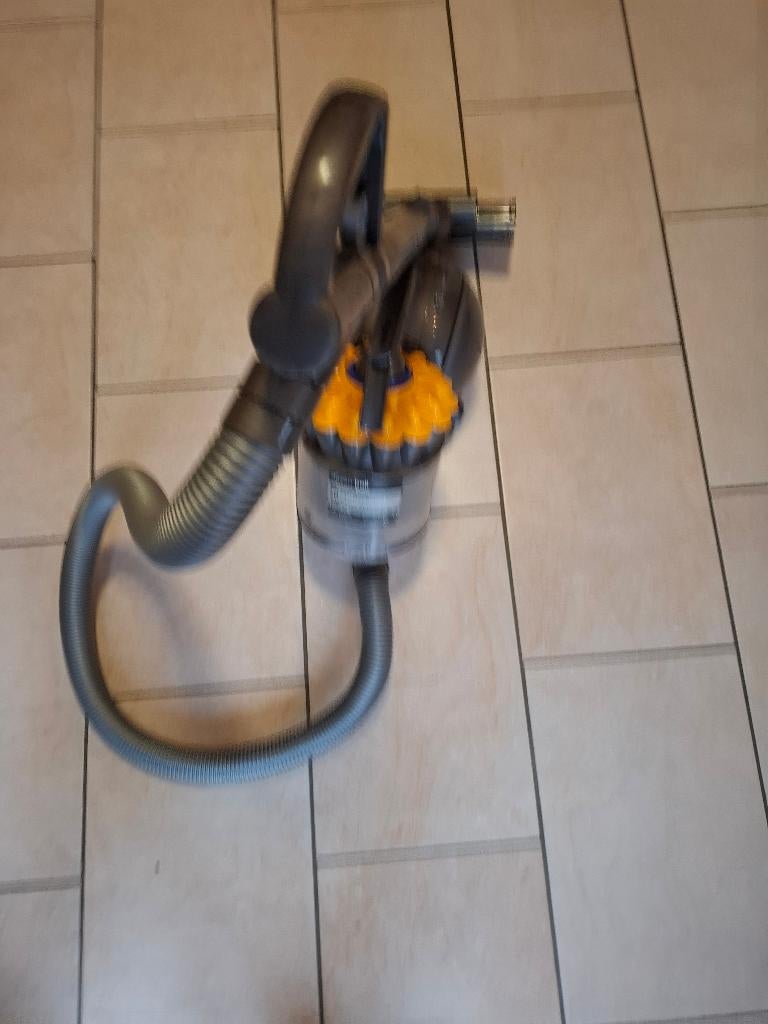 Aspirateur Dyson DC37 (nettoyé et désinfecté), Aspirateur, Enlèvement, 1200 à 1600 watts, Réservoir