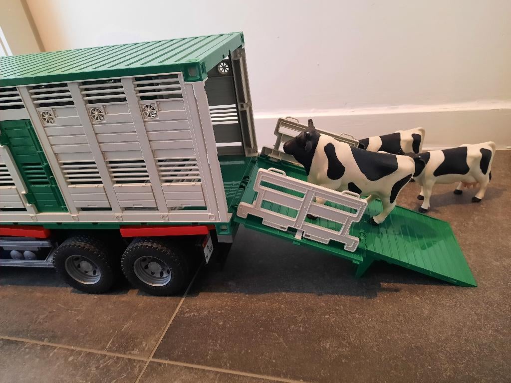 Bruder vrachtwagen koeien, Ophalen, Zo goed als nieuw