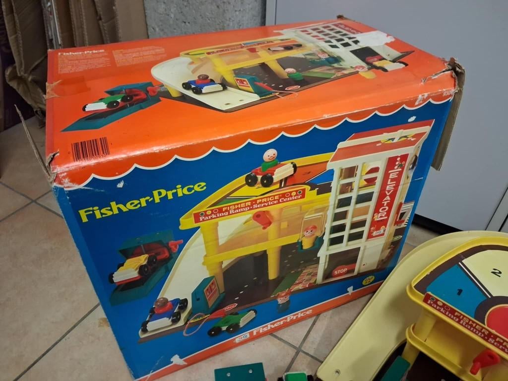 vintage Fisher Price garage + doos, Kinderen en Baby's, Speelgoed | Fisher-Price, Ophalen of Verzenden, Zo goed als nieuw