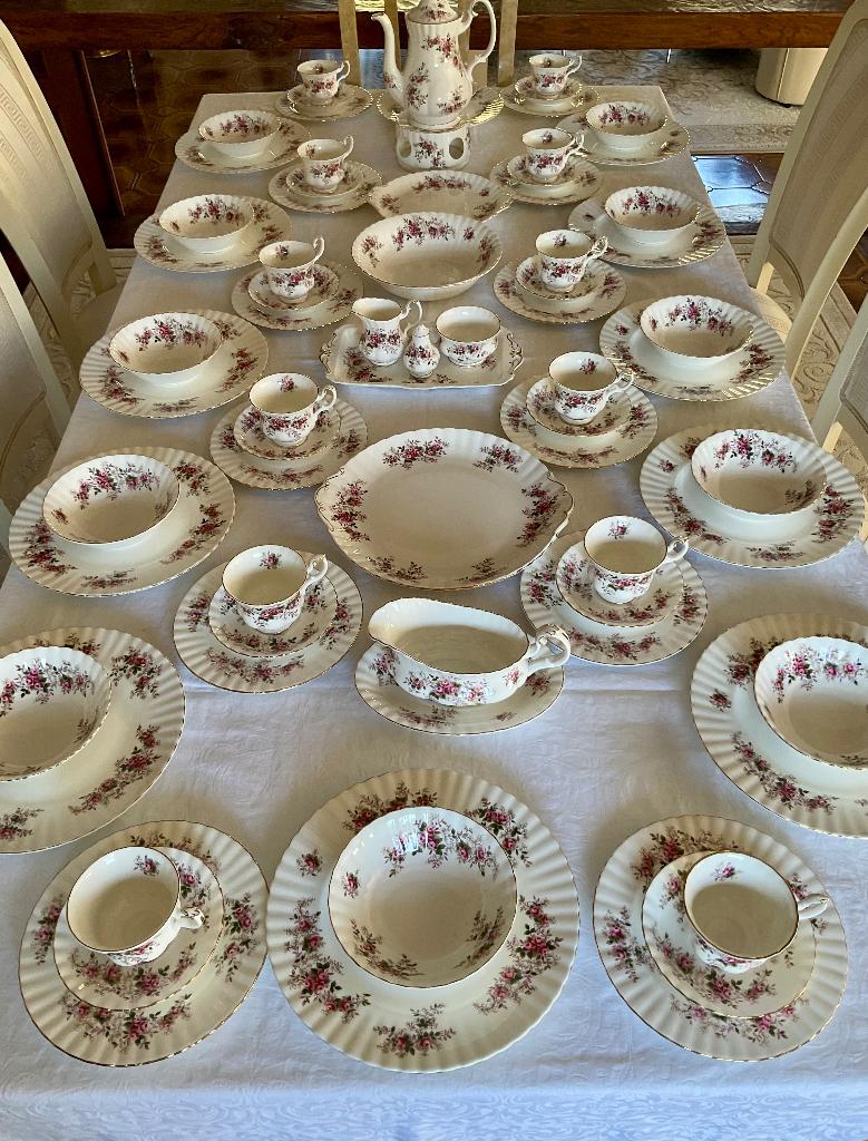 Servies Royal Albert 71 pièces 12 personnes Lavender Rose, Antiquités & Art, Enlèvement