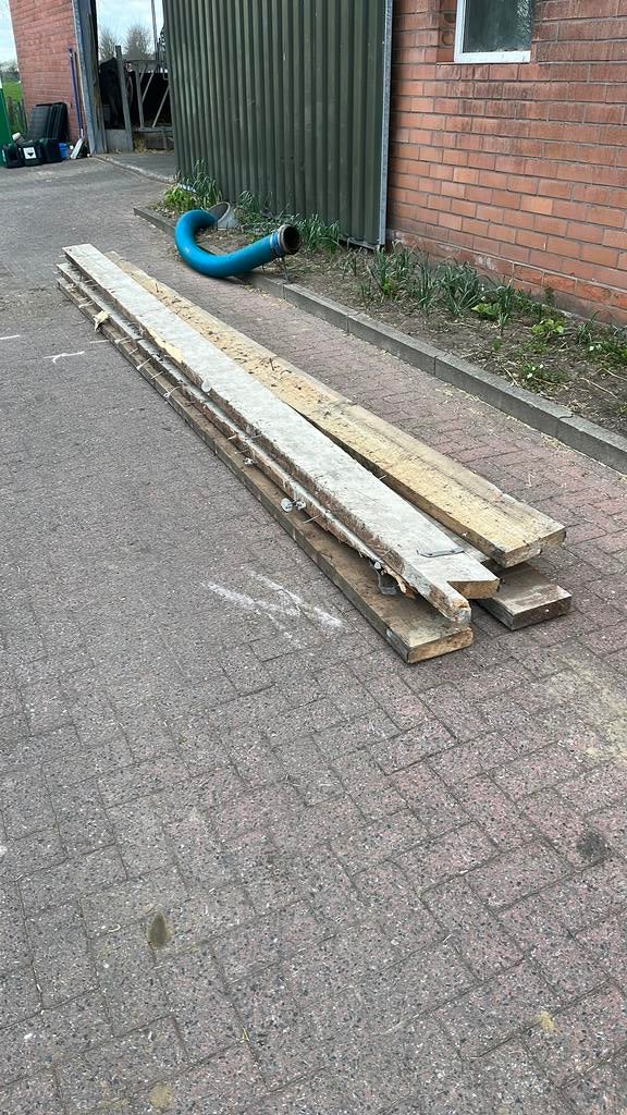 Houten balken 220x6, Doe-het-zelf en Bouw, Ophalen, Gebruikt, Balk, 50 mm of meer