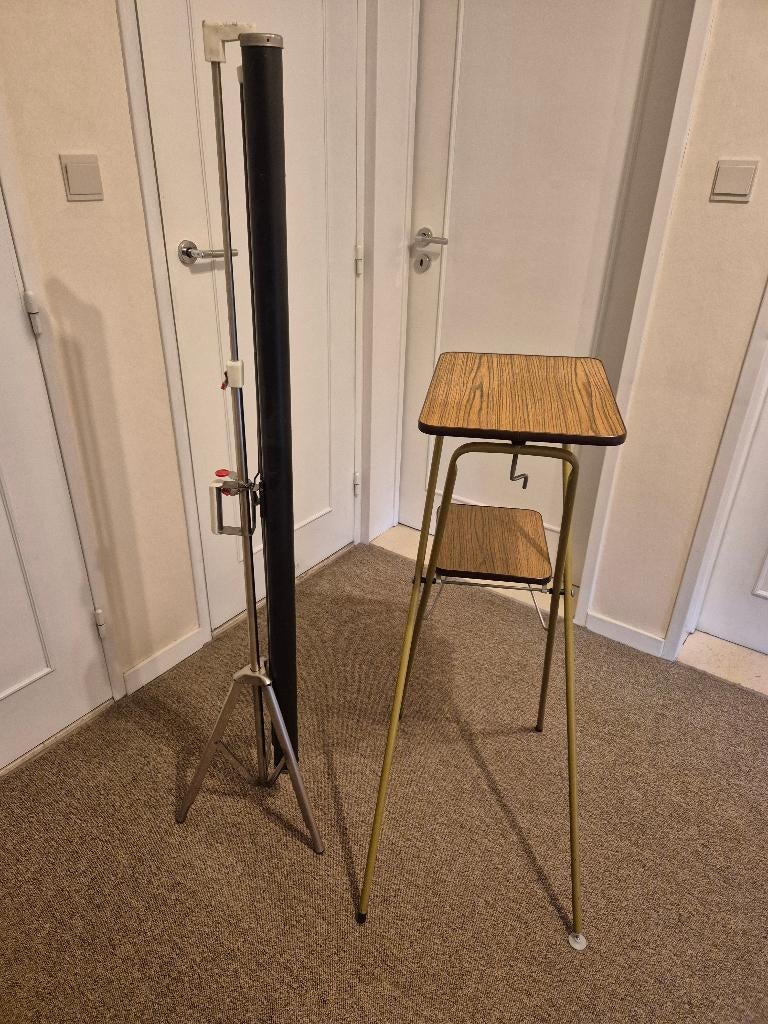 Projectietafel + scherm, Ophalen, Zo goed als nieuw, Met scherm