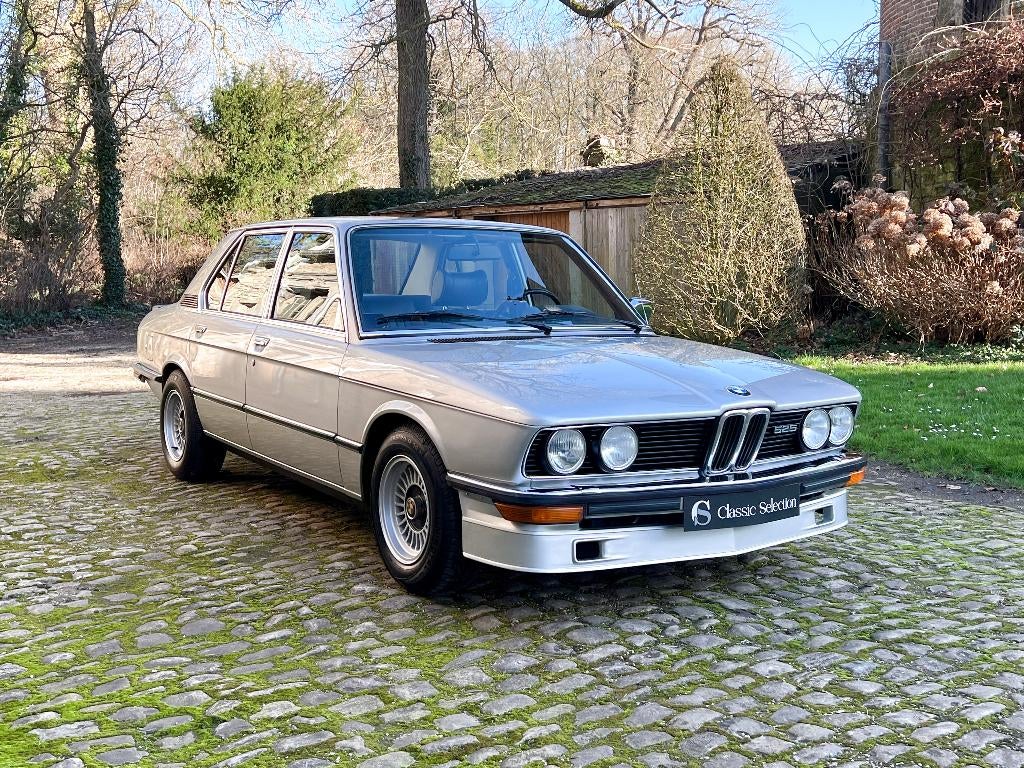 Bmw 525 e12 ** 1er propriétaire | 116200km, Autos, Oldtimers & Ancêtres, Entreprise, Achat, BMW, Essence, Berline, 5 portes, Boîte manuelle