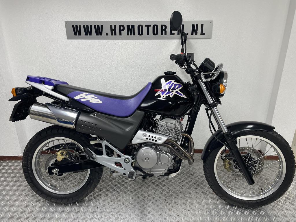 Honda SLR 650 SINGLE Bovaggarantie ! 2991 KM. ! Nieuw !, 644 cc, Rivium Boulevard 222-11
2909 LK  Capelle aan den Ijssel, NL, Honda Motor Europe Limited