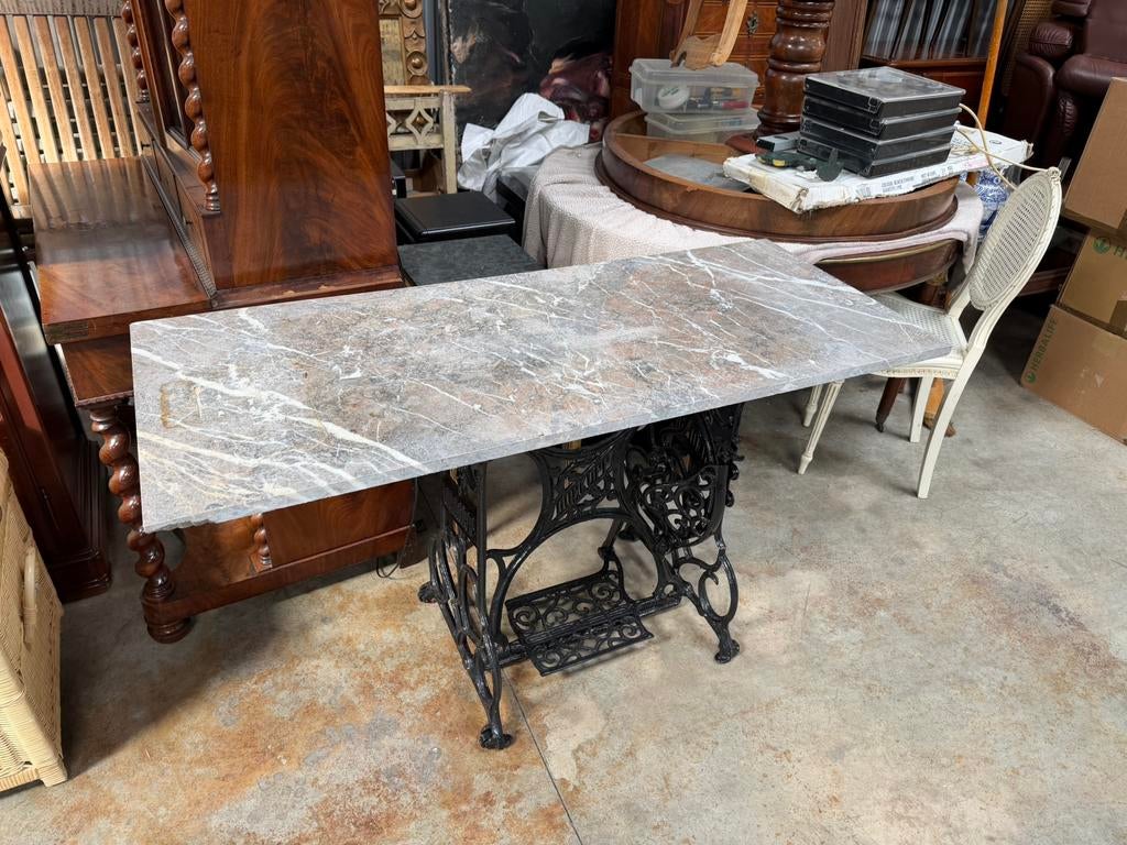 Tafel van naaimachine onderstel met marmeren blad, Ophalen