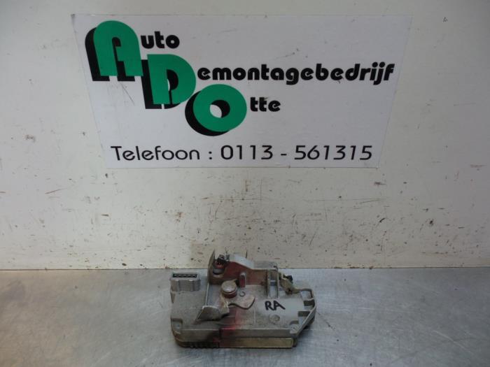 Serrure portière mécanique 4portes arrière droite d'un Pe, -, Utilisé, -, Peugeot