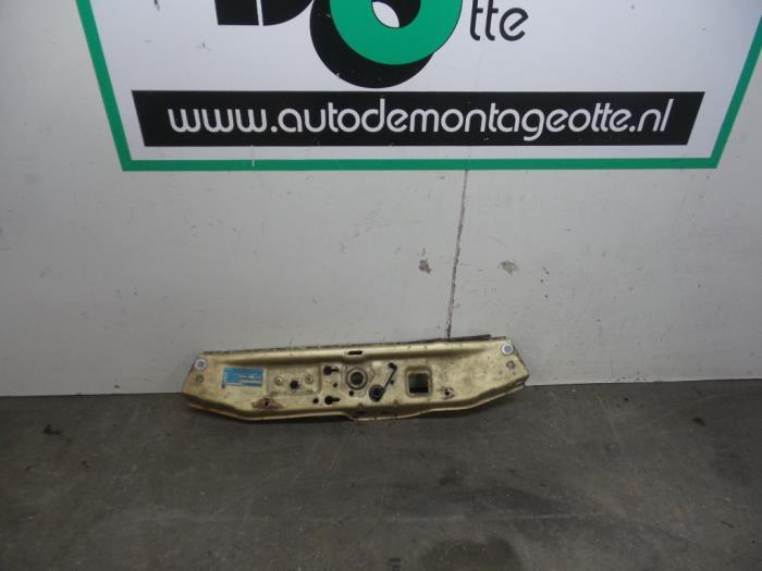 Plaque de serrure avant d'un Opel Astra (Astra H 04-) (40H), -, Opel, 3 mois de garantie, Utilisé