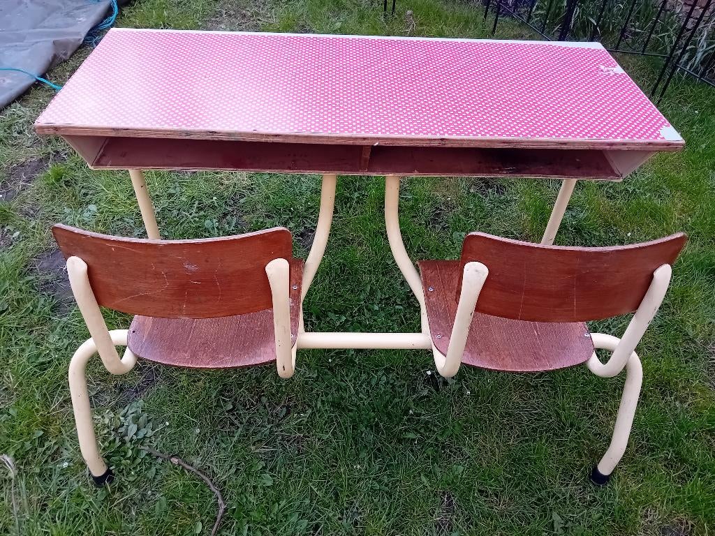 Schoolbank, Enlèvement