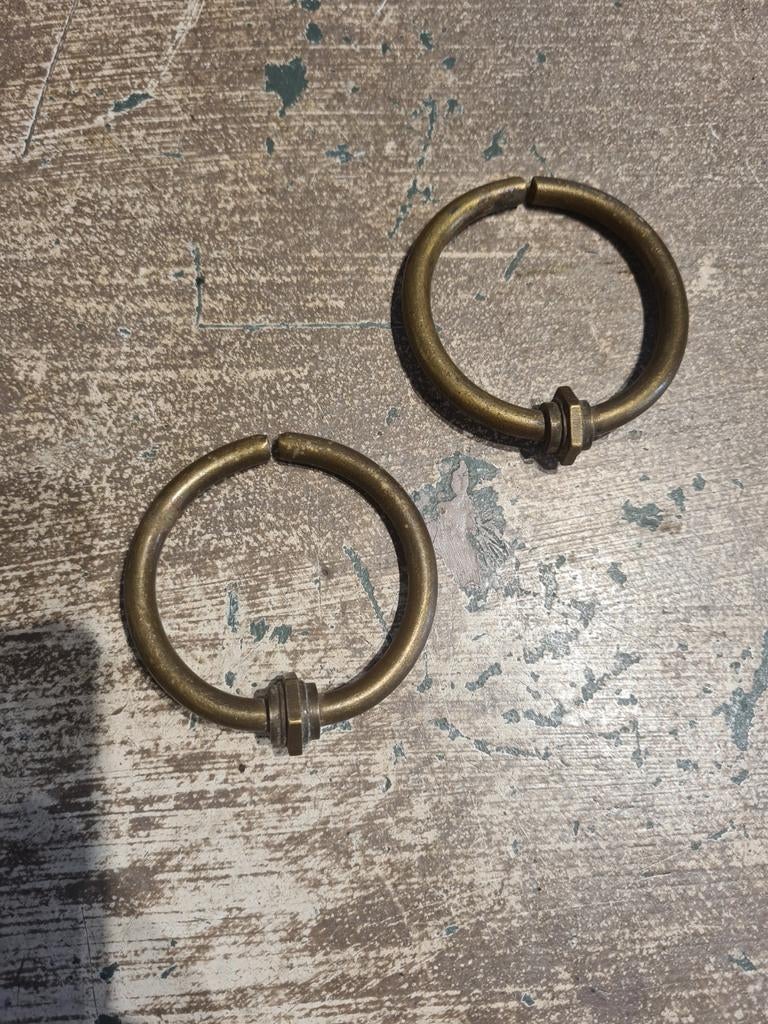 Anneaux anciens en cuivre pour une armoire de Malines, Antiquités & Art, Enlèvement ou Envoi