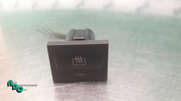 Commutateur chauffage vitre arrière d'un Ford Focus (Focus, Autos : Pièces & Accessoires, -, 3 mois de garantie, -, -