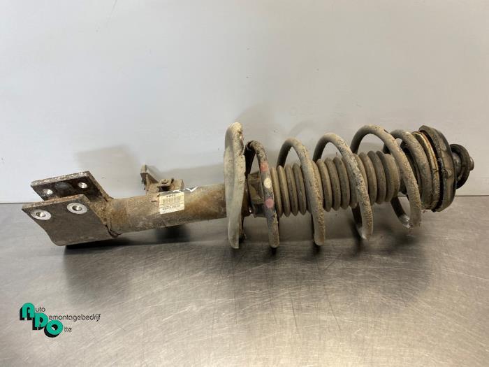 Barre amortisseur avant droit d'un Peugeot 308 (308 08-), Autos : Pièces & Accessoires, Suspension & Châssis, Peugeot, Utilisé