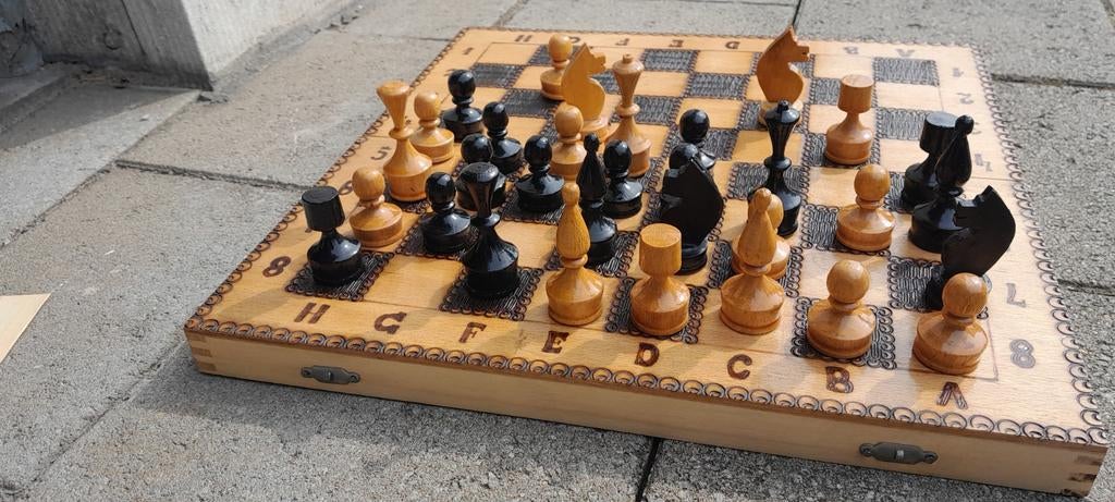 Houten schaakbord, Ophalen