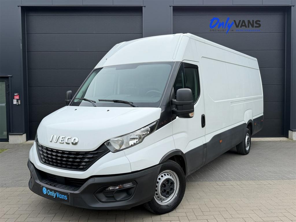 Iveco Daily 3.0D 35s18 / L4 / 3 Zitpl / Trekhaak 3.5 T/ € 1, Auto's, Bestelwagens en Lichte vracht, 0 kg, Iveco, Wit, Bedrijf
